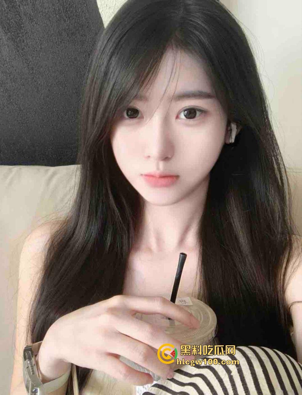 安徽美院【金婉婷】带闺蜜组队找干爹调教,皮鞭伺候拜金女的屁股被抽得像逼一样红,场面骚到不行! 第6张 安徽美院【金婉婷】带闺蜜组队找干爹调教,皮鞭伺候拜金女的屁股被抽得像逼一样红,场面骚到不行! 第6张