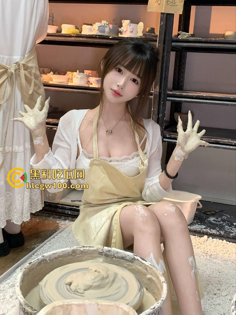 安徽美院【金婉婷】带闺蜜组队找干爹调教,皮鞭伺候拜金女的屁股被抽得像逼一样红,场面骚到不行! 第7张 安徽美院【金婉婷】带闺蜜组队找干爹调教,皮鞭伺候拜金女的屁股被抽得像逼一样红,场面骚到不行! 第7张