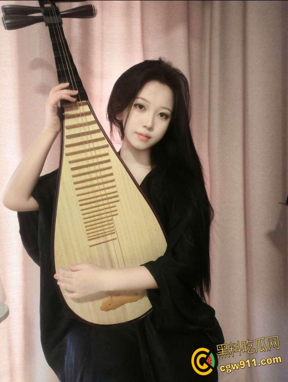 酒店约炮95年眼镜少妇,情趣黑丝道具SM调教,跪地狗趴肛塞口交,无套爆操内射嫩穴,淫荡至极 ! 第2张 酒店约炮95年眼镜少妇,情趣黑丝道具SM调教,跪地狗趴肛塞口交,无套爆操内射嫩穴,淫荡至极 ! 第2张