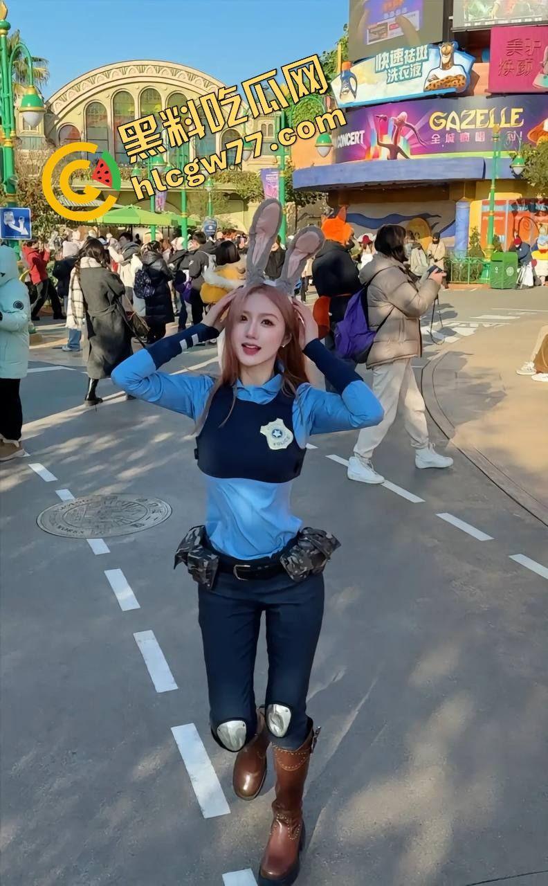 抖音纯情小仙女【焕儿】惊天黑料！厕所自慰被阿姨发现，小母狗本性暴露，粉丝心碎一地！  第3张