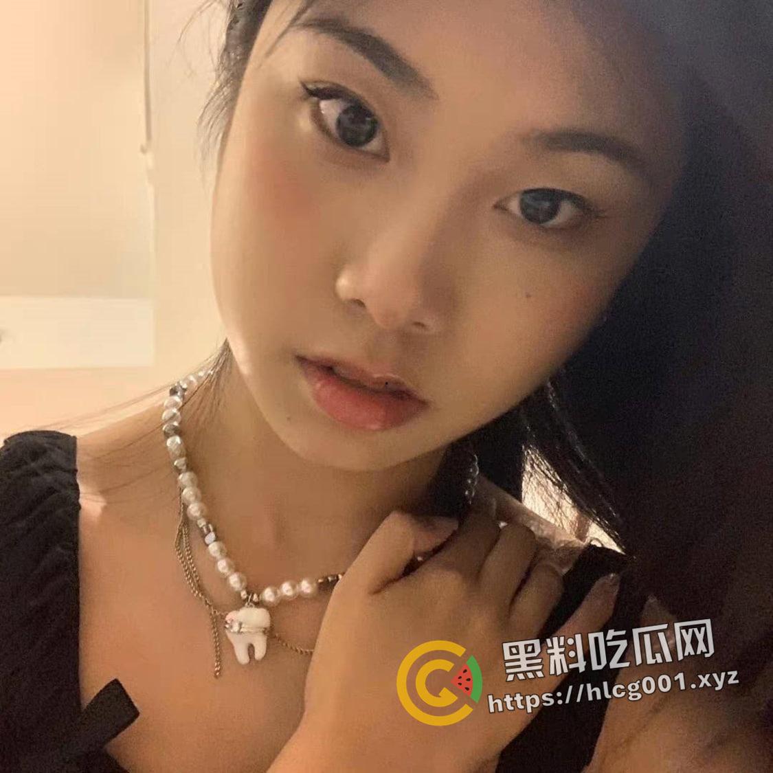 浙江宁波名媛的真实面孔 星巴克手里拿 大屌硬往逼立塞 被操到声嘶力竭还不停下 果然公车就是不心疼  第4张