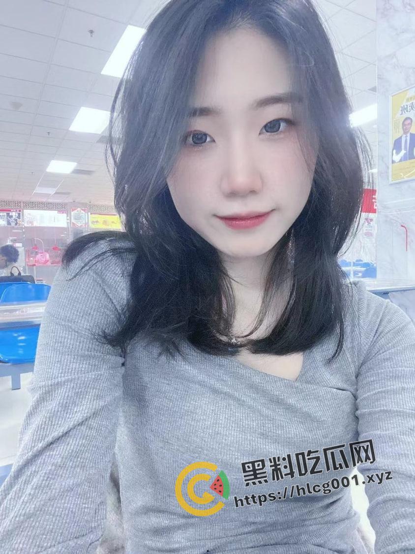 浙江宁波名媛的真实面孔 星巴克手里拿 大屌硬往逼立塞 被操到声嘶力竭还不停下 果然公车就是不心疼  第8张