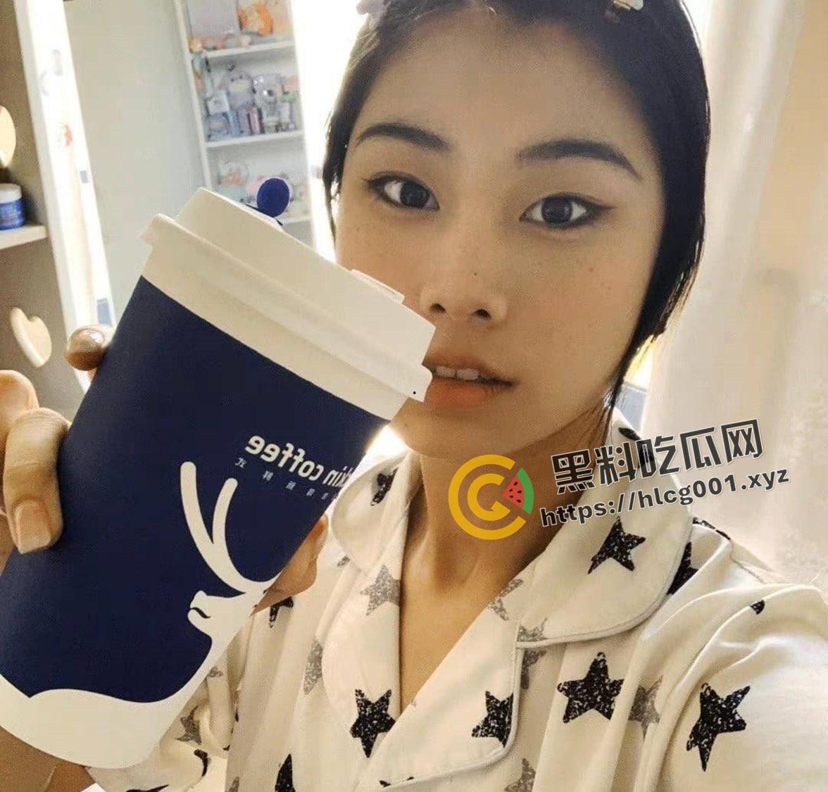 浙江宁波名媛的真实面孔 星巴克手里拿 大屌硬往逼立塞 被操到声嘶力竭还不停下 果然公车就是不心疼  第10张