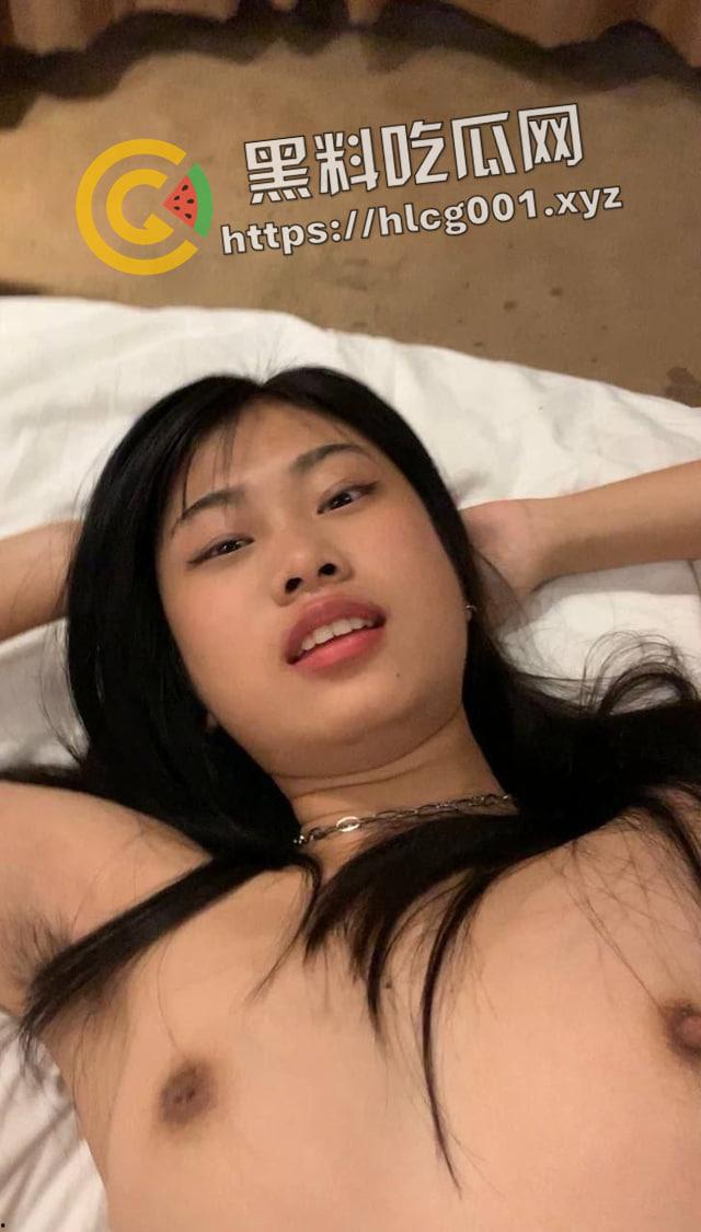 浙江宁波名媛的真实面孔 星巴克手里拿 大屌硬往逼立塞 被操到声嘶力竭还不停下 果然公车就是不心疼  第14张