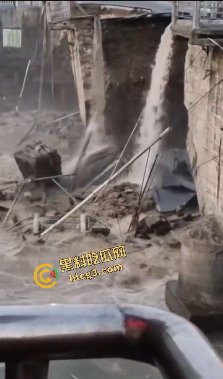 大桥崩塌现场!贵州三穗县龙庭大桥塌陷 及时封桥 无人伤亡 第5张 大桥崩塌现场!贵州三穗县龙庭大桥塌陷 及时封桥 无人伤亡 第5张