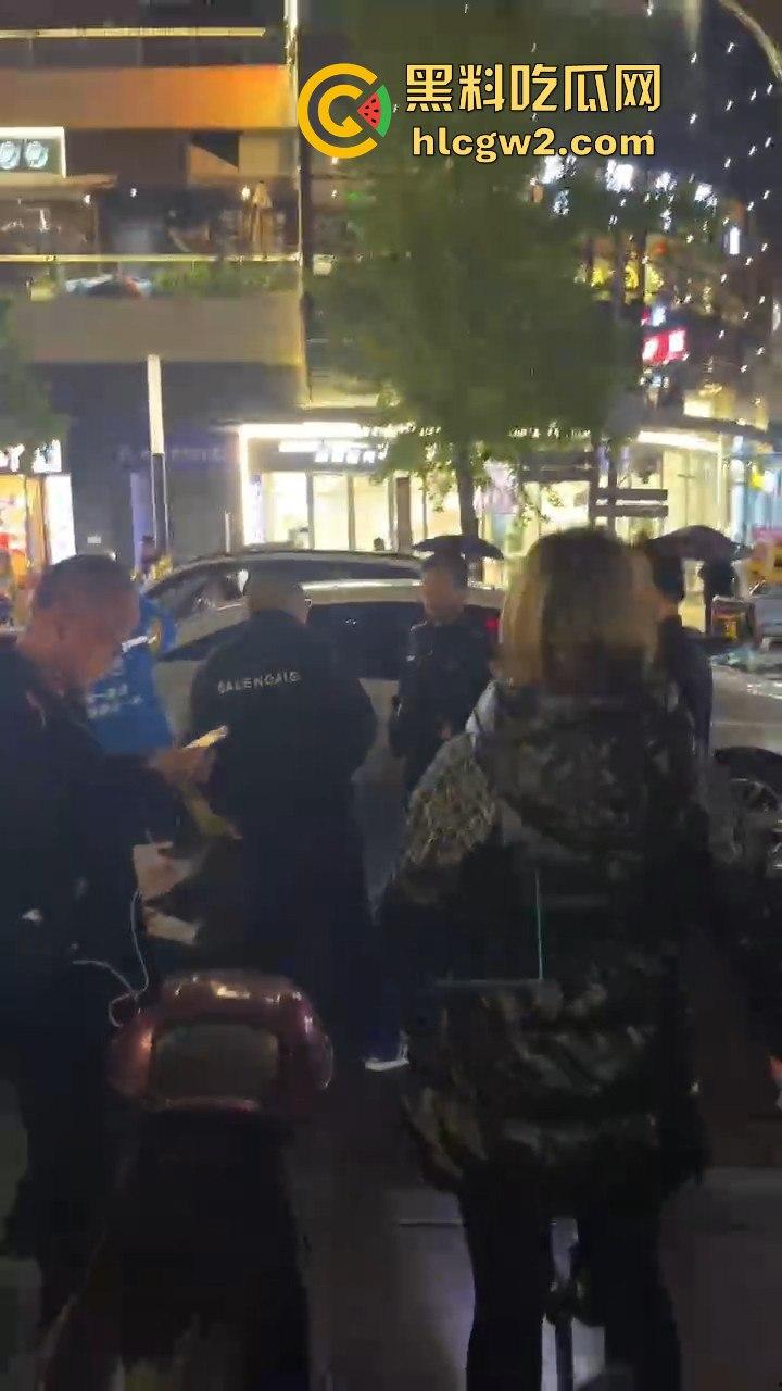 长沙小哥蛋糕送晚被砸头！顾客火力全开，手机爆头砸到满脸是血，迟到一分钟就挨这么狠？  第3张