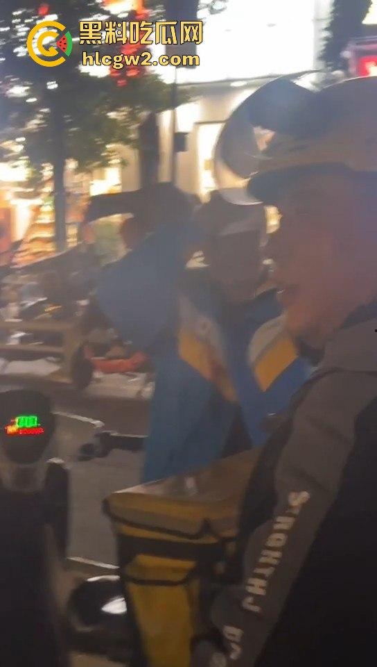 长沙小哥蛋糕送晚被砸头！顾客火力全开，手机爆头砸到满脸是血，迟到一分钟就挨这么狠？  第5张
