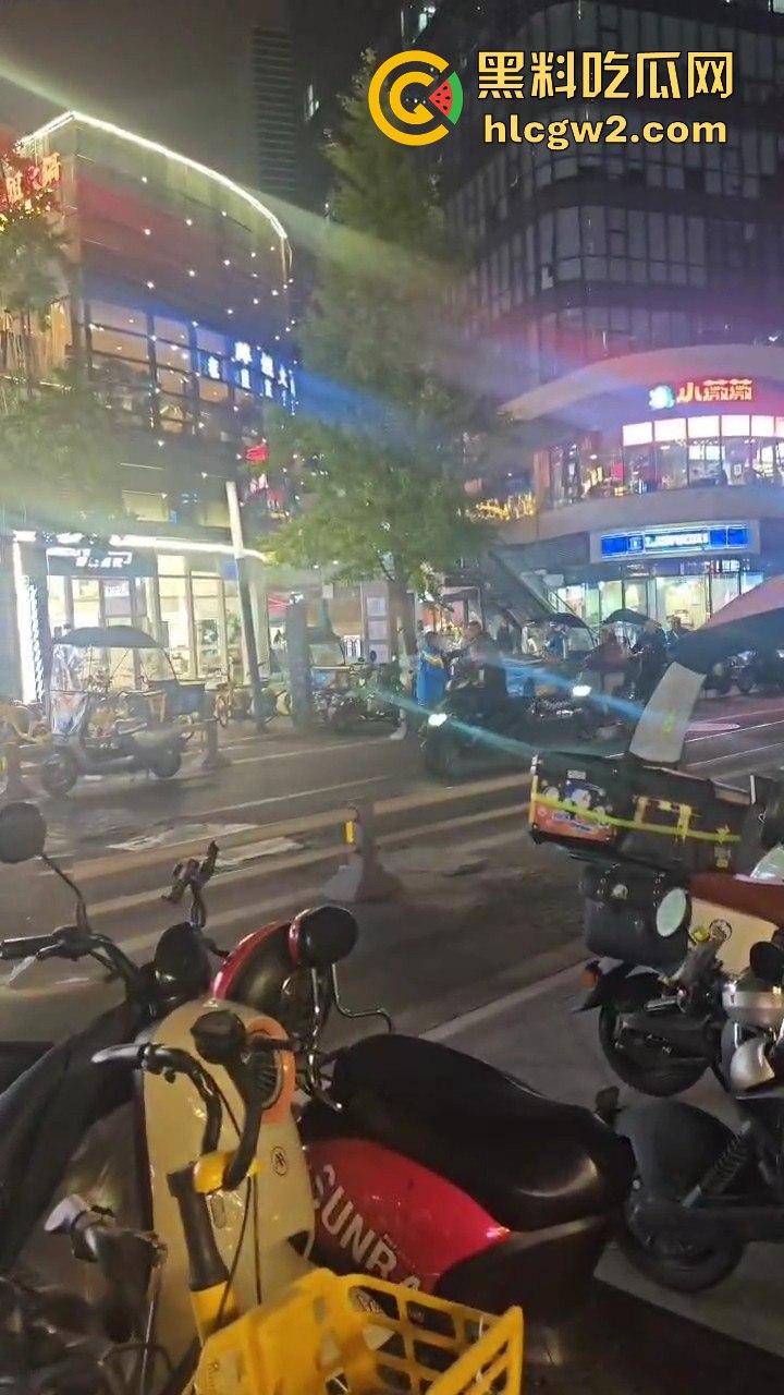 长沙小哥蛋糕送晚被砸头！顾客火力全开，手机爆头砸到满脸是血，迟到一分钟就挨这么狠？  第6张