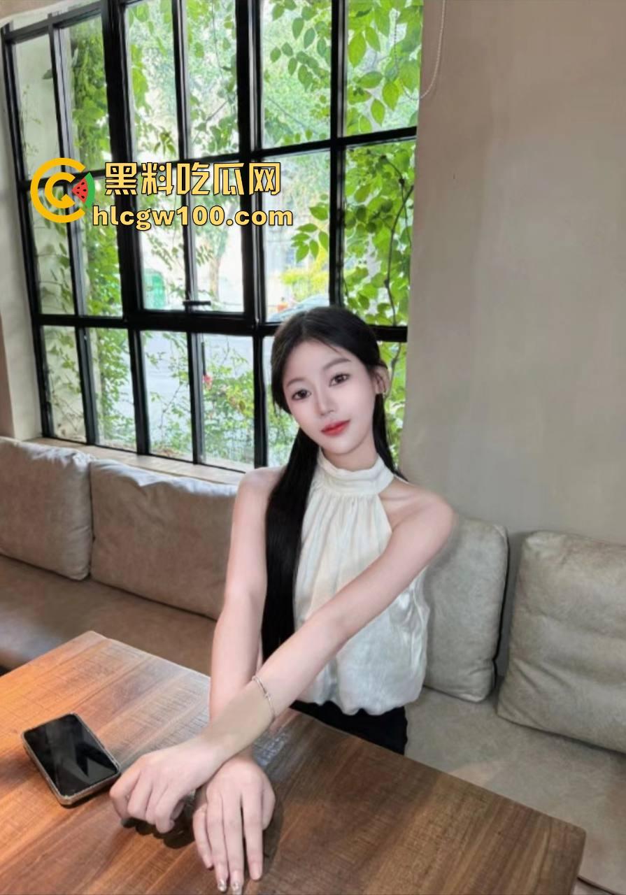 富哥希尔顿酒店大战三骚货 一个鸡巴三张嘴抢着舔 抢不到的母狗直接趴地舔脚 服务拉满谁看了不酸? 第5张 富哥希尔顿酒店大战三骚货 一个鸡巴三张嘴抢着舔 抢不到的母狗直接趴地舔脚 服务拉满谁看了不酸? 第5张