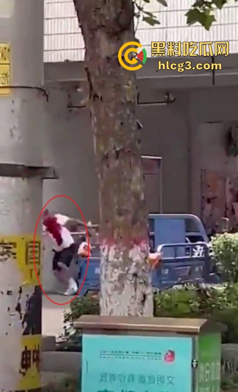 女人惹的祸！河南永城一光头男子被黑衣男子持刀刺伤致死  第2张