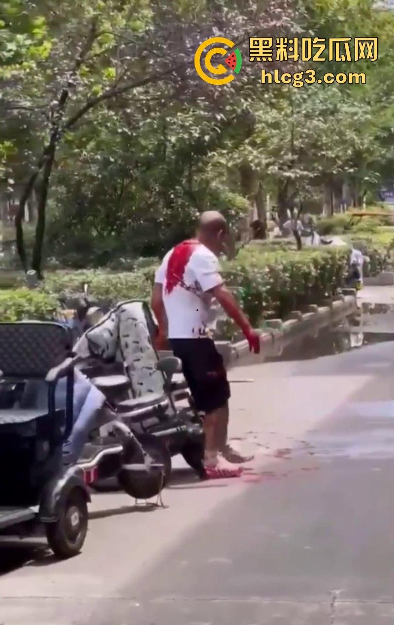 女人惹的祸！河南永城一光头男子被黑衣男子持刀刺伤致死  第3张