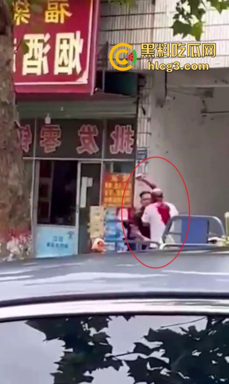 女人惹的祸！河南永城一光头男子被黑衣男子持刀刺伤致死  第4张