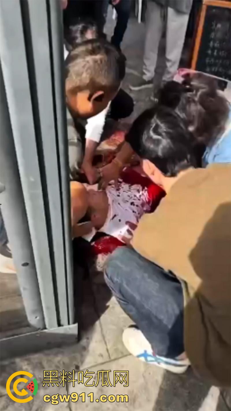 在国外最大的危险就是同胞，意大利米兰华人街，36岁华人男子早同胞砍杀，目前仍在全力抢救！  第7张