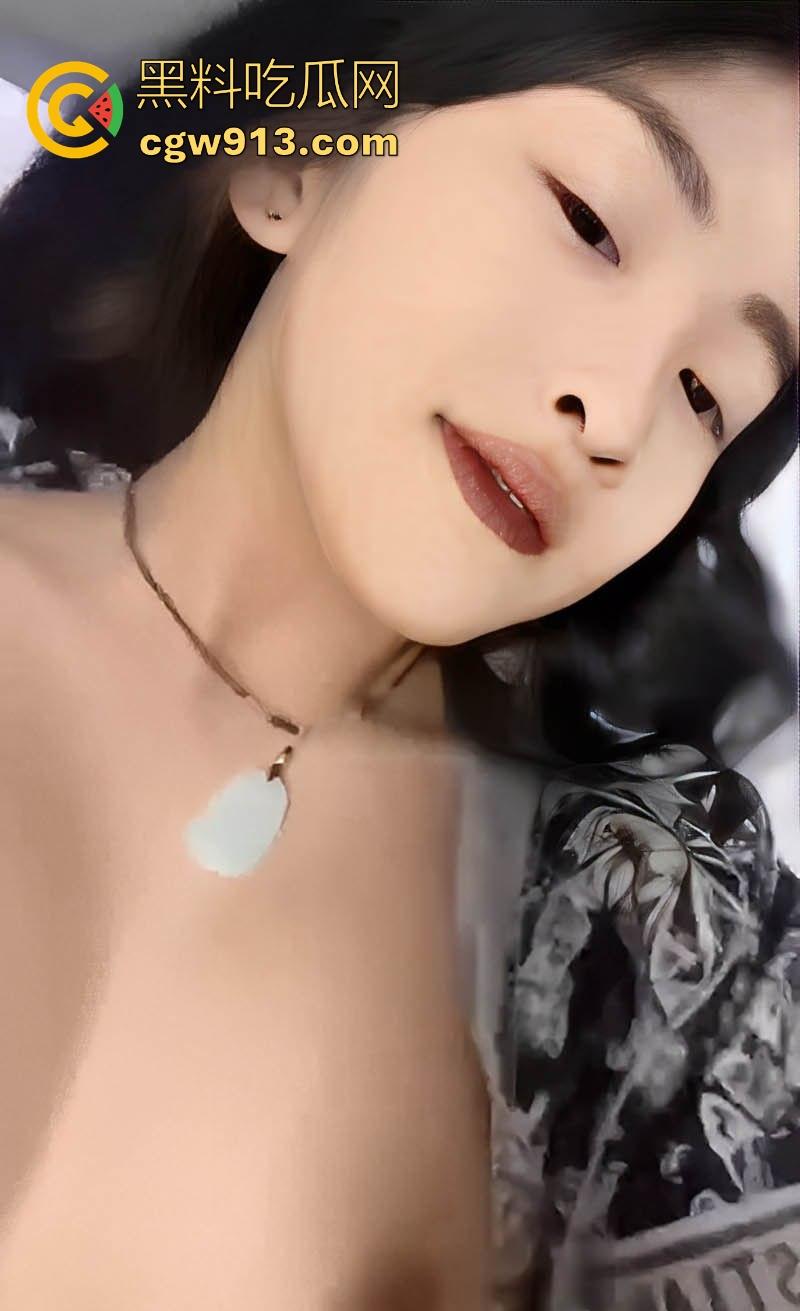 湖南沧州化妆师【尤文静】不雅视频曝光，为追前任自拍私密片，露脸自摸嫩穴勾引，自慰摩擦淫水四溅！  第8张