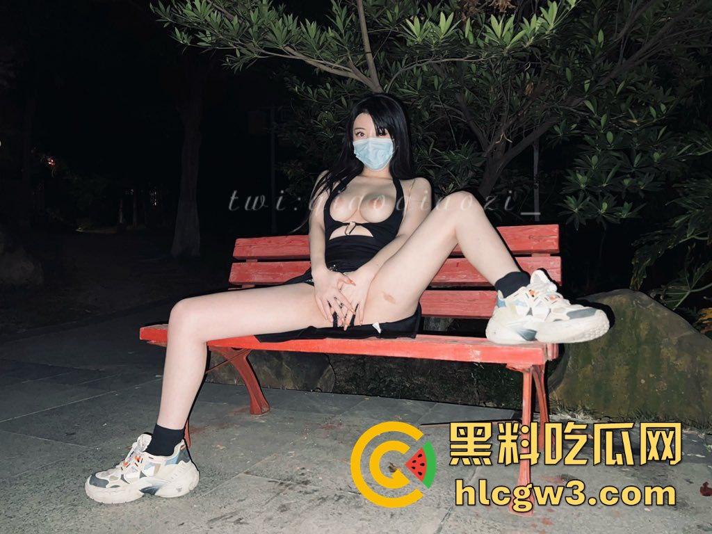 推特福利姬【翘翘】大尺度私拍流出 大长腿炮架子骚到炸，公园学狗撒尿，真是特么不要脸！  第3张