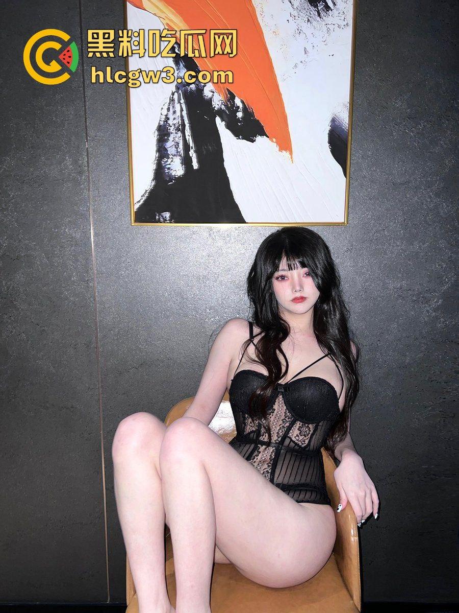 推特福利姬【翘翘】大尺度私拍流出 大长腿炮架子骚到炸，公园学狗撒尿，真是特么不要脸！  第5张