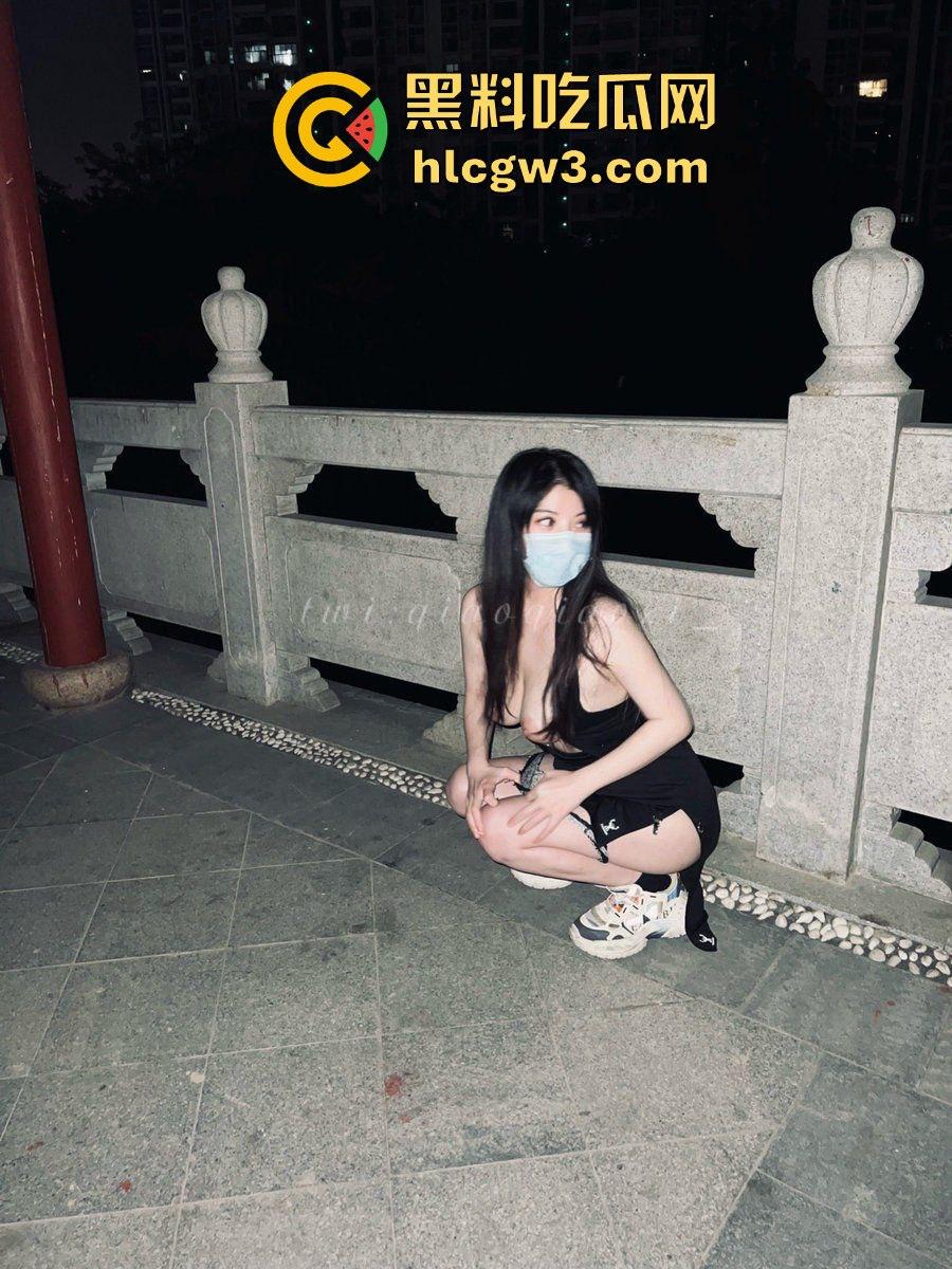 推特福利姬【翘翘】大尺度私拍流出 大长腿炮架子骚到炸，公园学狗撒尿，真是特么不要脸！  第17张