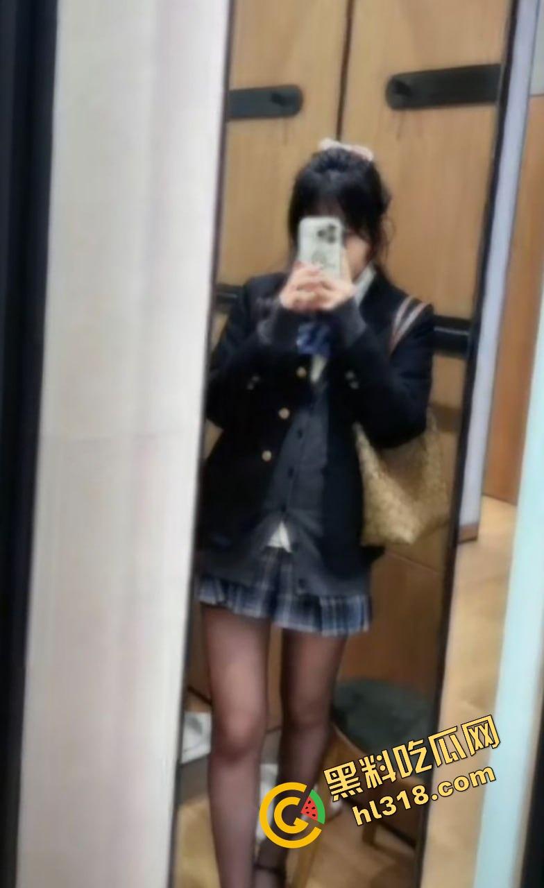 科技技术大学研二『赵梦媛』抖音私聊网友开房约炮解压，衣服一脱两坨大奶弹出来变身奶牛，这很难不约吧！  第8张