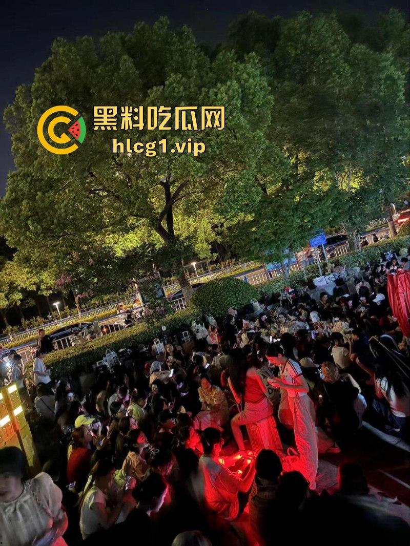 时代少年团真不愧是内娱顶流！此刻常州奥体的外场气氛嗨到堪比演唱会现场！  第5张