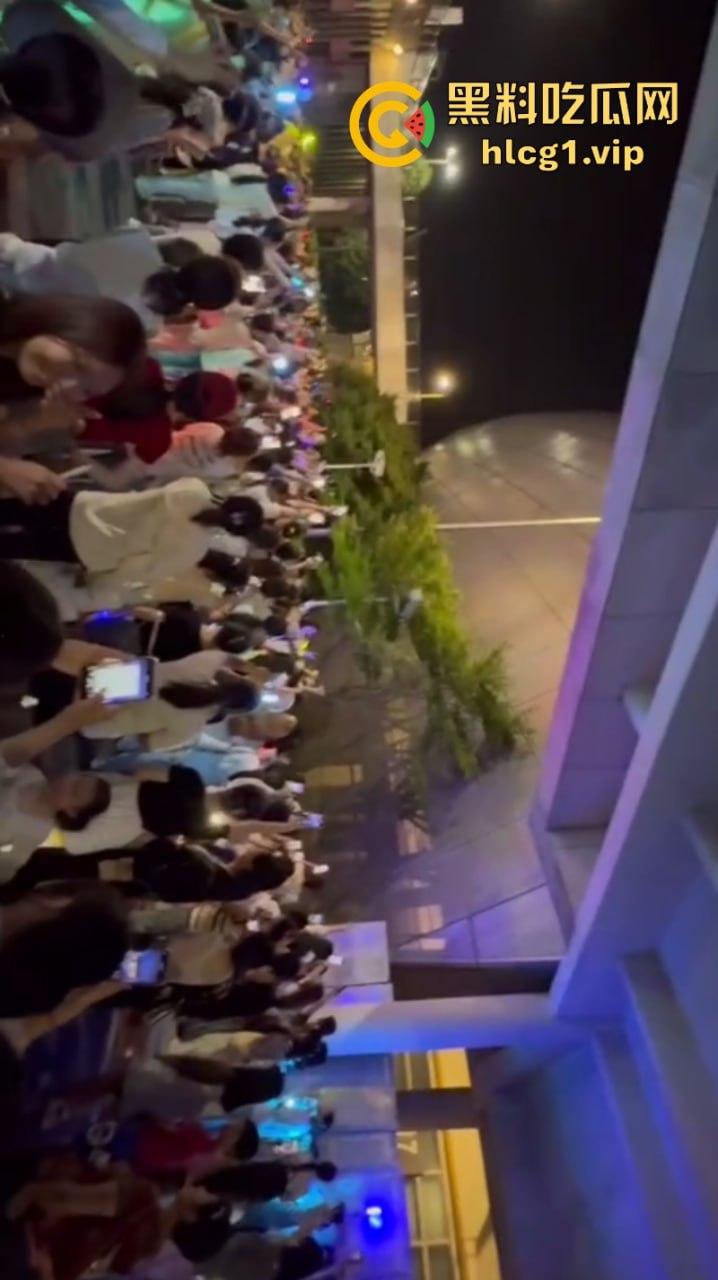 时代少年团真不愧是内娱顶流！此刻常州奥体的外场气氛嗨到堪比演唱会现场！  第6张