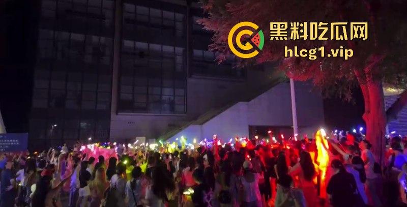 时代少年团真不愧是内娱顶流！此刻常州奥体的外场气氛嗨到堪比演唱会现场！  第9张