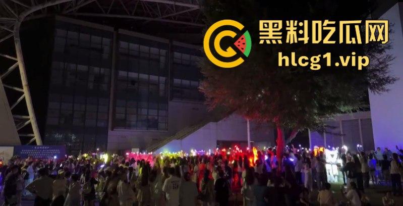 时代少年团真不愧是内娱顶流！此刻常州奥体的外场气氛嗨到堪比演唱会现场！  第11张