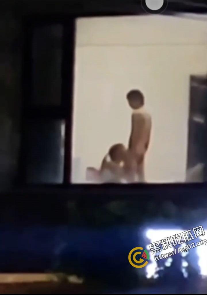 项城国宾暮云酒店 二楼落地窗前情侣上演活春宫 后入爆操双马尾小萝莉 被路人偷拍疯传  第5张