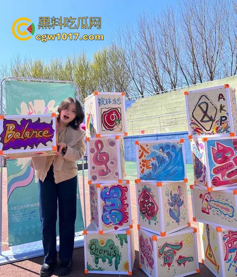 山东极品母狗【李雯琪】露脸被肏视频疯传,嫩穴夹到发音走调，男友抽插抽到她语无伦次狂叫求饶！  第1张