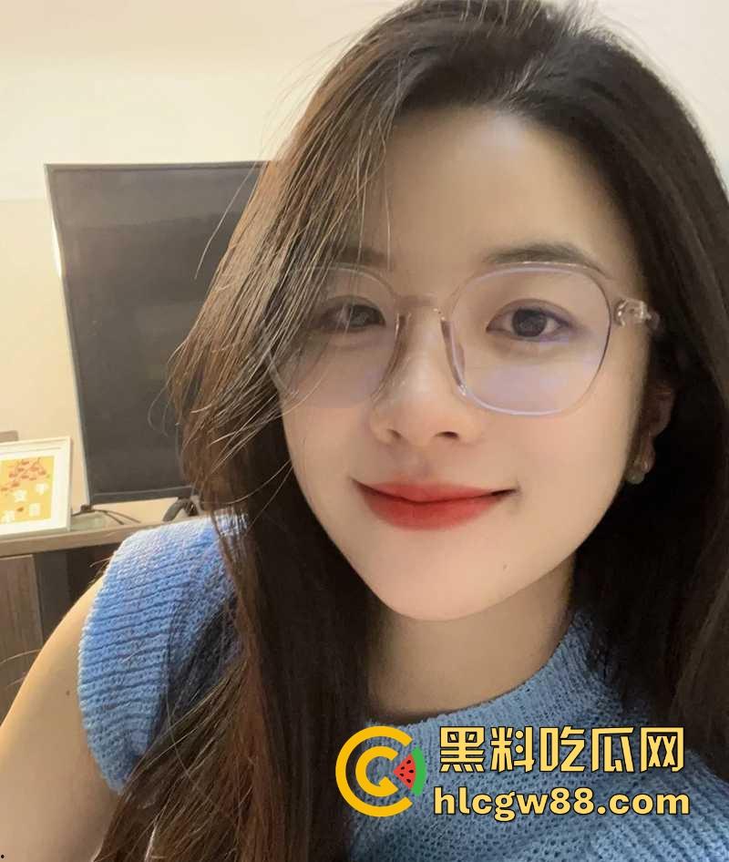 湖南反差人妻【张欣】背着老公与情夫裸聊调情 阴毛旺盛性欲极强  撅臀揉穴玩到喷水 第3张