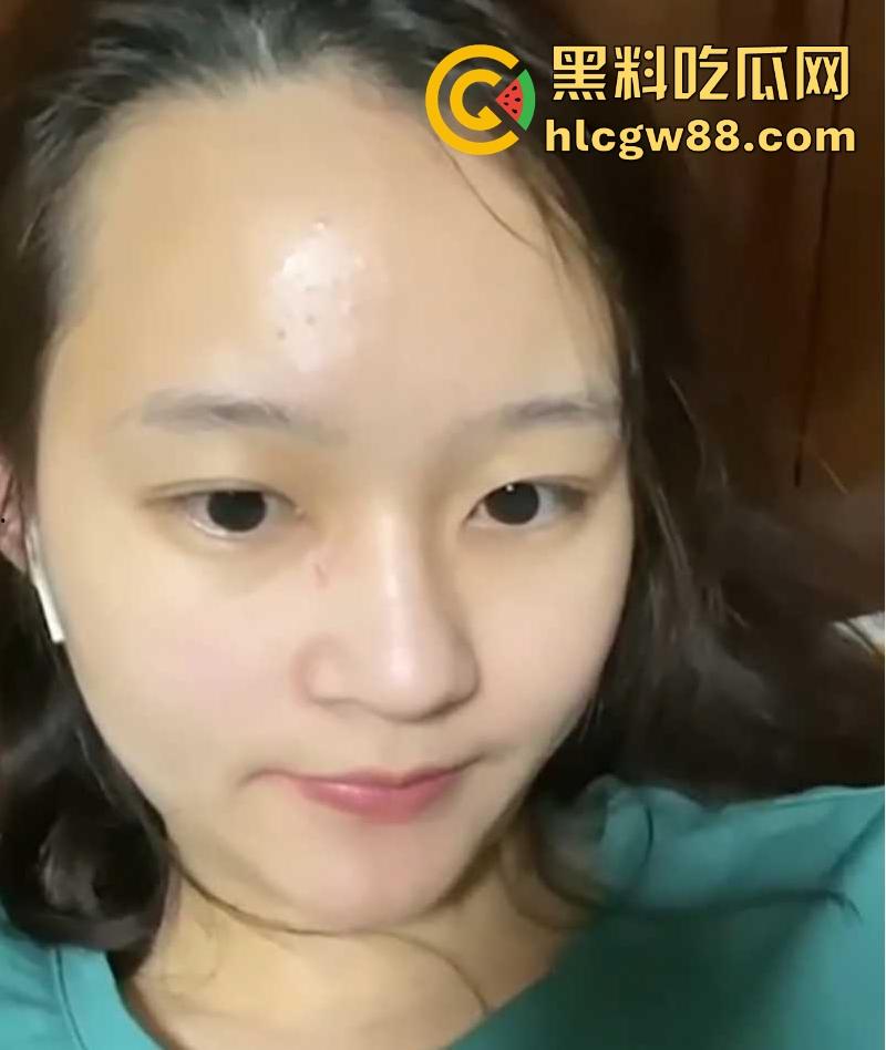 湖南反差人妻【张欣】背着老公与情夫裸聊调情 阴毛旺盛性欲极强  撅臀揉穴玩到喷水 第5张