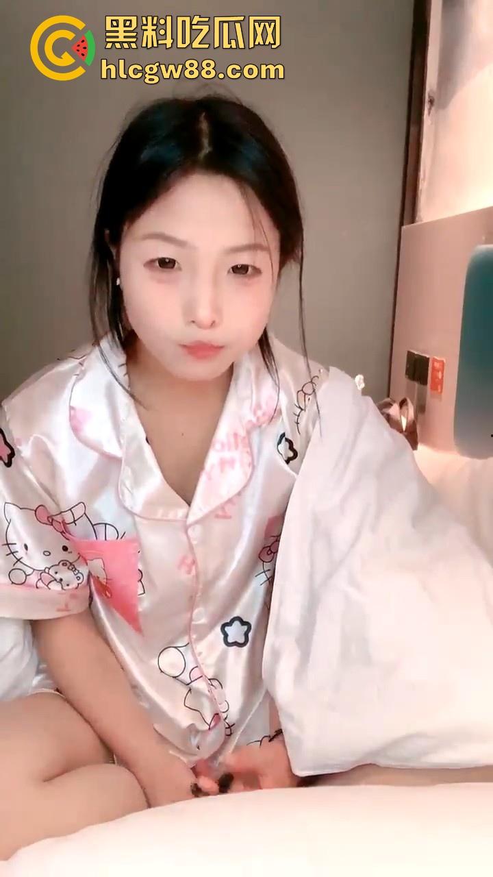 住一起多年的女业主竟然是黄播主播！身穿黑丝楼道大尺度露出自慰 娇喘呻吟听的人欲火焚身！  第5张