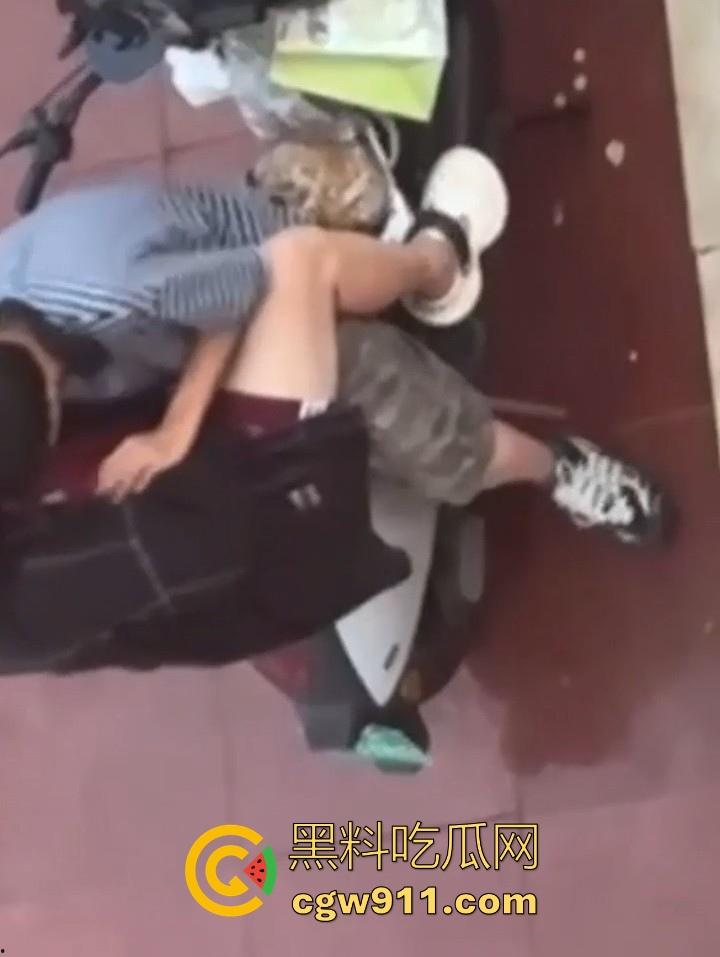 海南科技职业大学小情侣电车调情，各种接吻揉胸车震，被同学偷拍挂网遭校方警告处分！  第7张