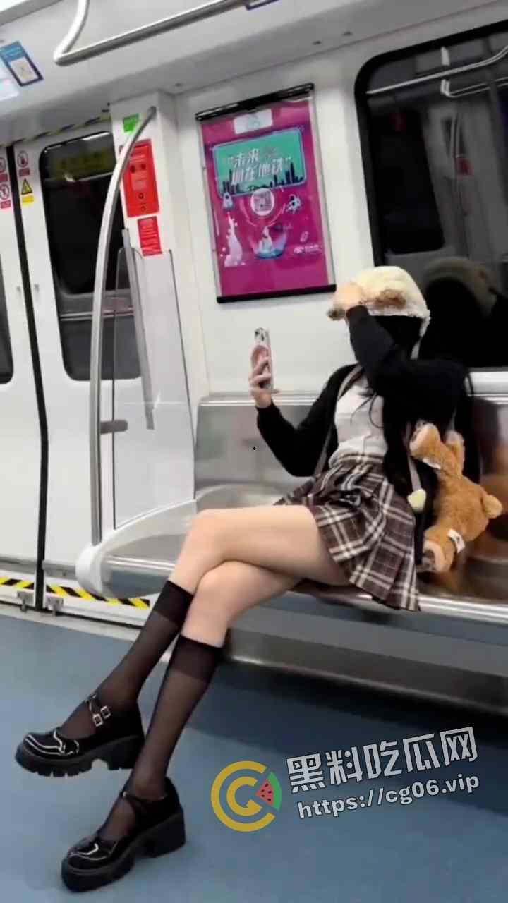 开盒抖音三百万身材博主【卢卢biu】首次露脸公开 史诗级照骗 好悬没给我牛牛吓萎了  第8张