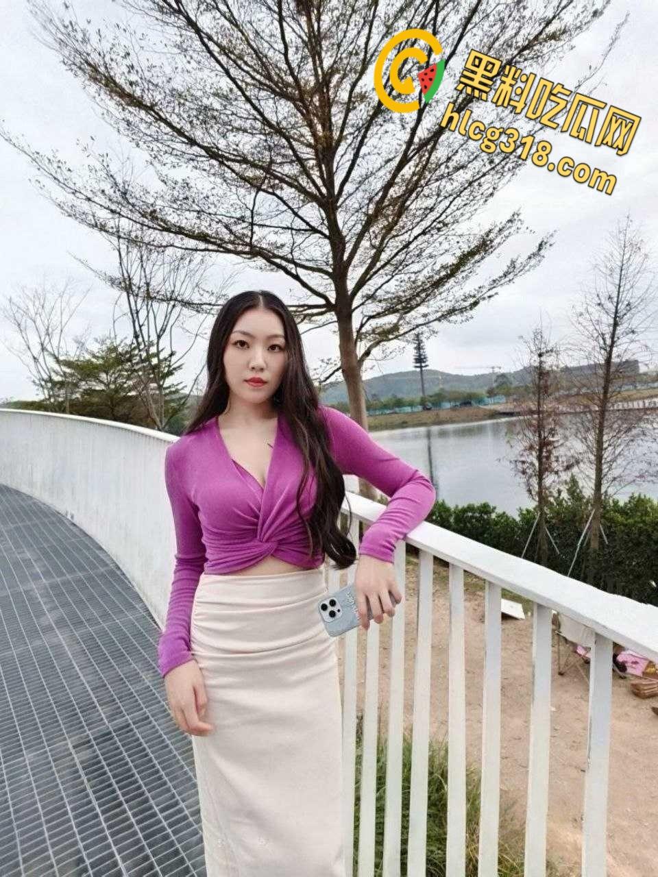 推特网红少妇【暮色】，极品后妈裙福利挑选粉丝，地下车库露出全套服务粉丝！  第2张