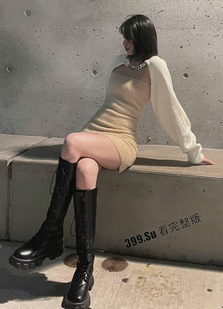 东北师范大学 王雨沫 极品反差婊 学美术拥有高颜值模特身材 被摄影师骗上床当母狗  调教视频流出 第4张