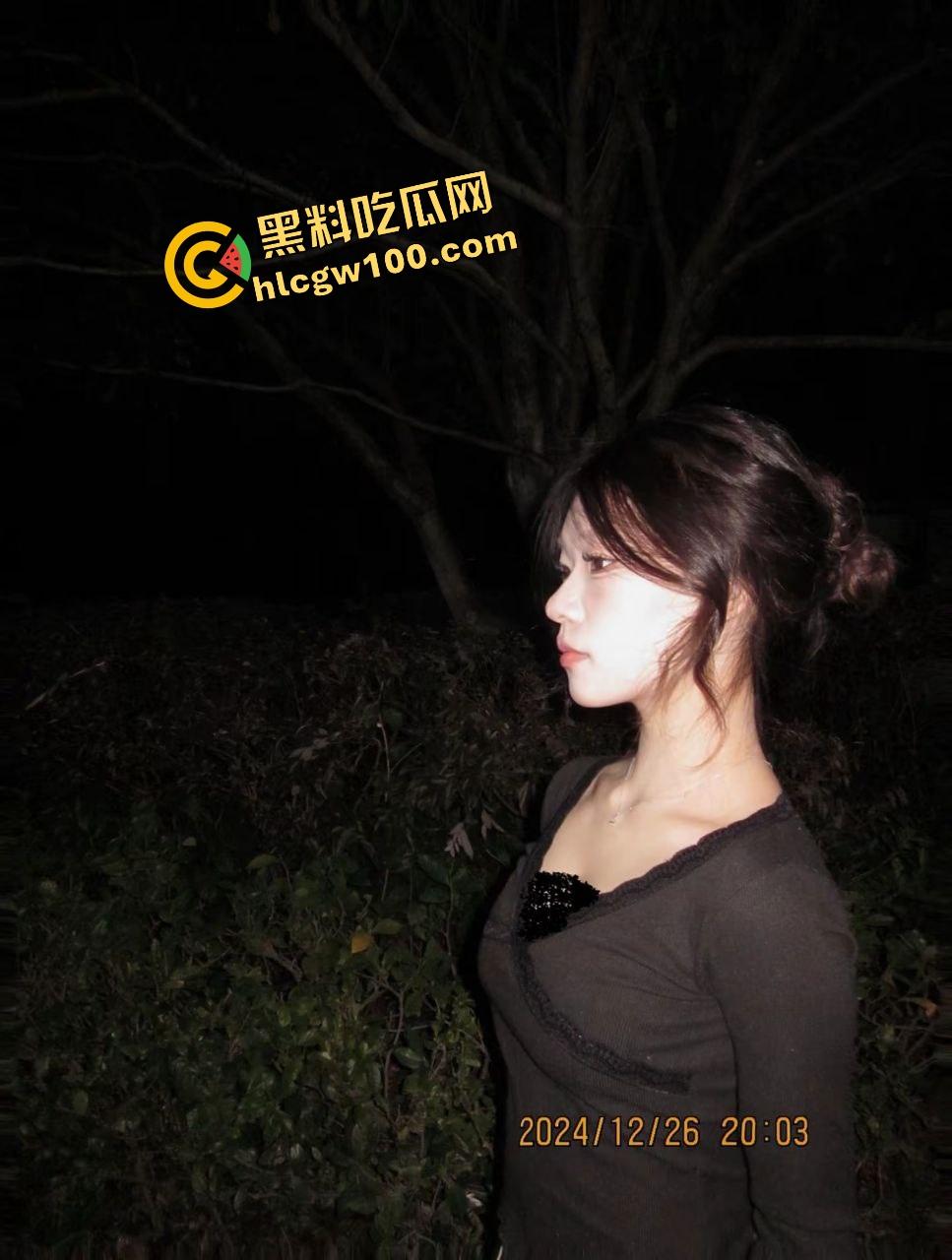 大学辍学的反差骚鸡精盆母狗【林依倩】大哥包养各种调教爆操，风油精涂逼SM操到痉挛抽搐！  第3张