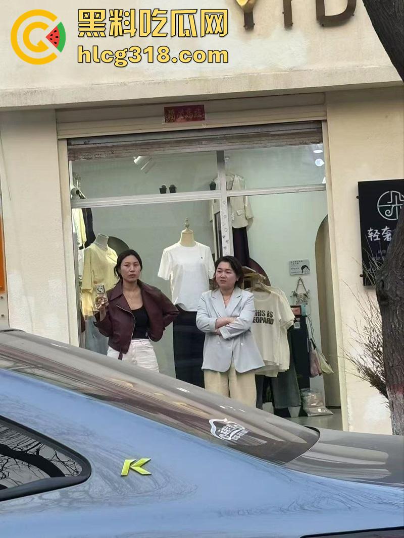 儿子为小三当街对战父母，爸妈泼皮无赖当街撒泼，儿子发疯暴怒当街殴打，这是要把儿子送进去啊！  第3张