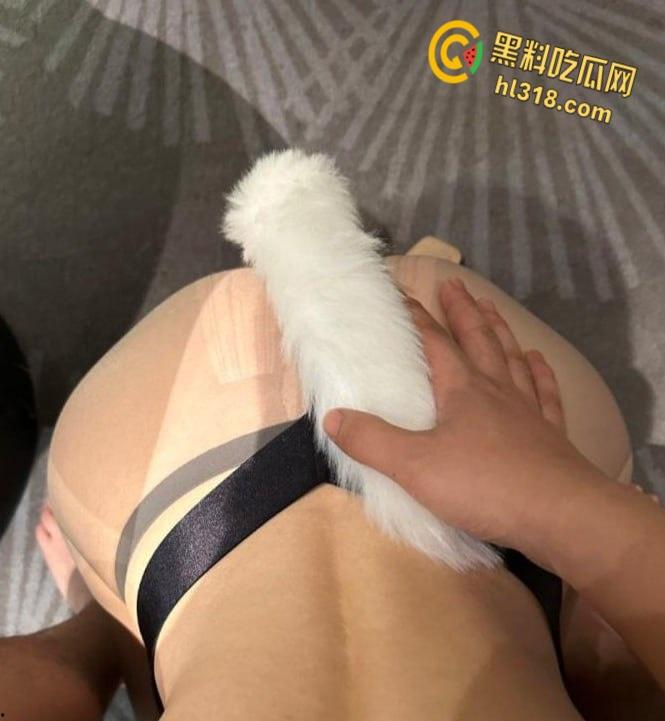 贵州桌游店嫩妹【郑洛芸】，穷人的女神富人的玩具，被富二代调教成母狗，狗趴鞭策舔脚随便玩 !  第6张