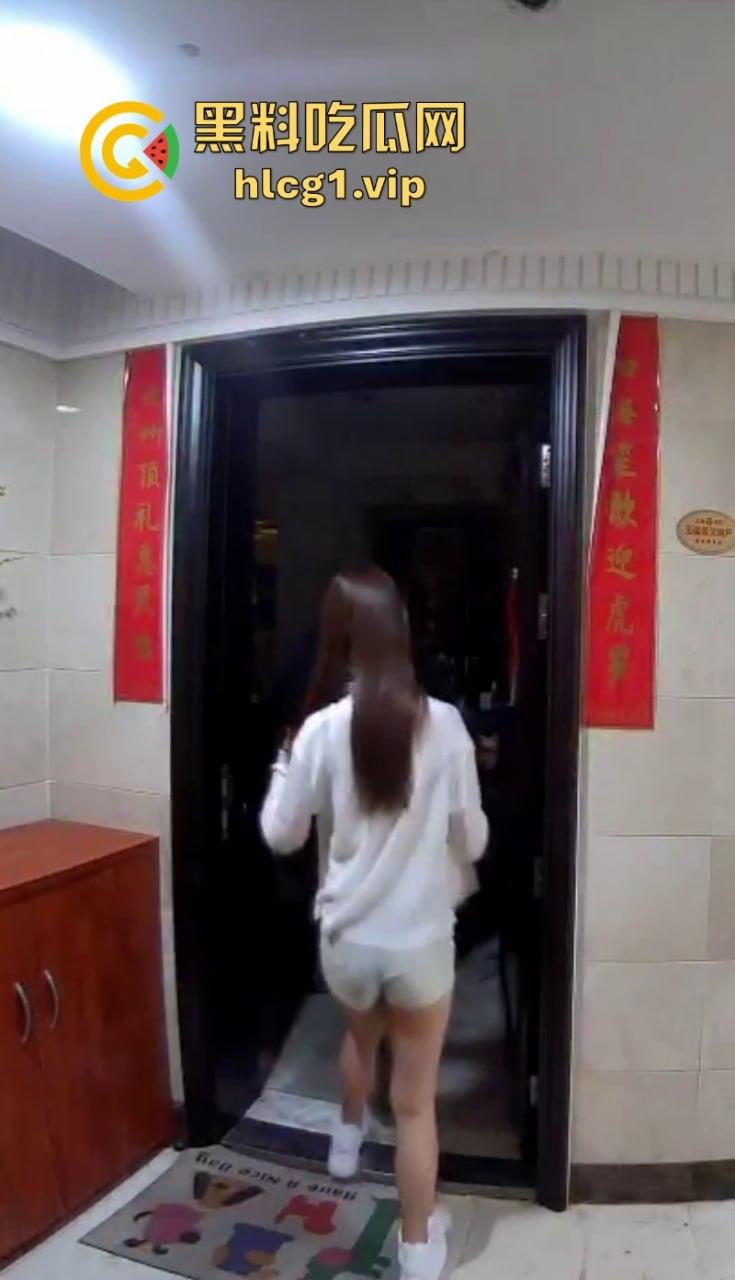 老婆不在家 叫只鸡来吃吃 哥们这是憋了多久啊？平时老婆不给操？  第2张