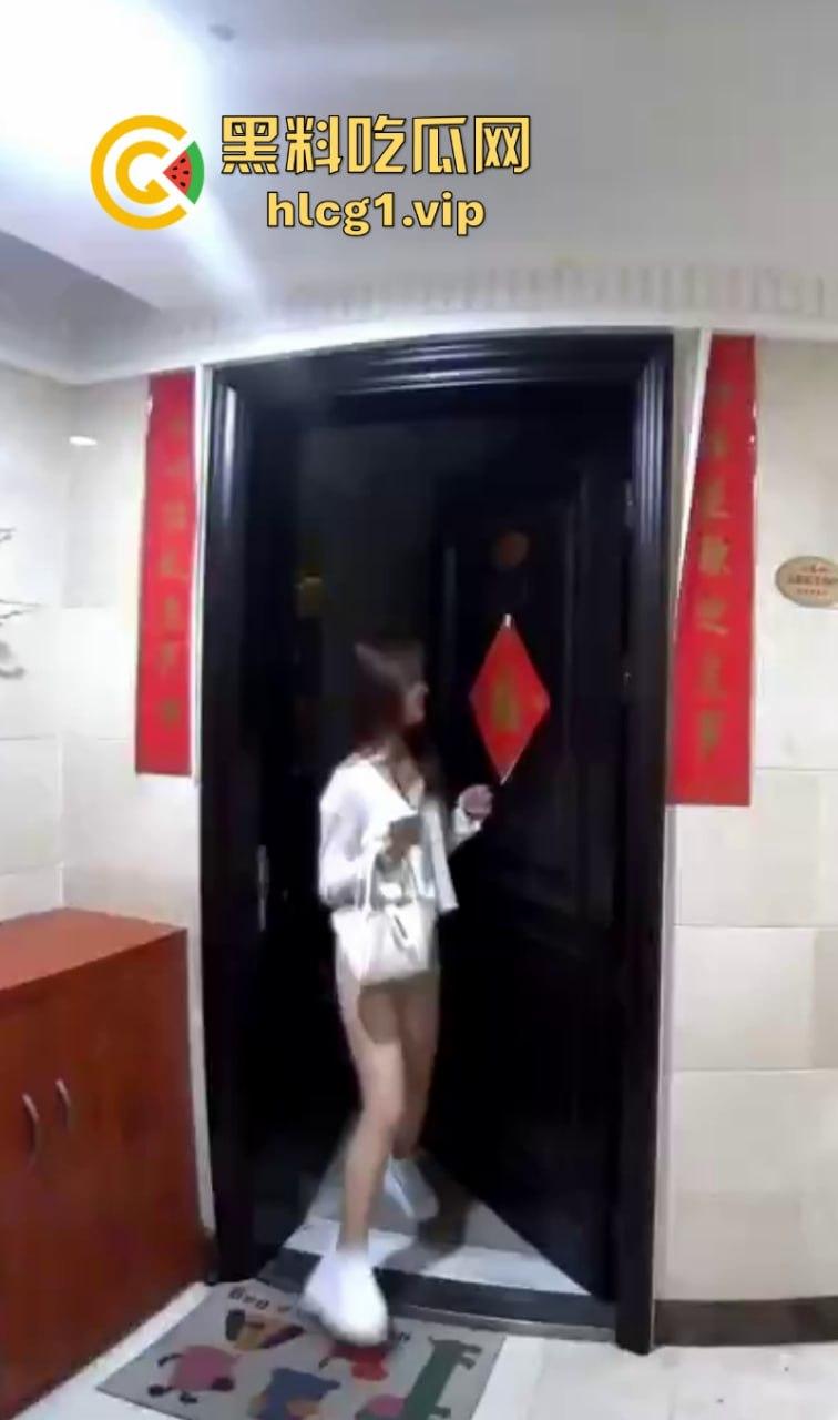 老婆不在家 叫只鸡来吃吃 哥们这是憋了多久啊？平时老婆不给操？  第5张