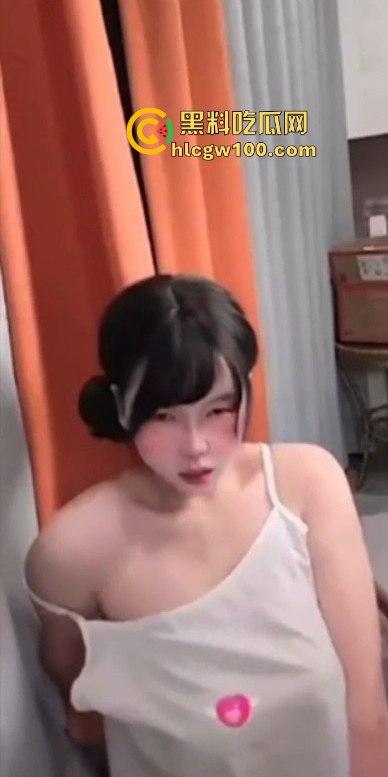 快手【幸子】直播玩调教，骚货塞入跳蛋让金主远程操控马力开到最大爽到高潮失控还是榜一大哥会玩！！  第6张