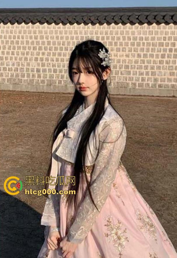 海角乱伦， 和萝莉亲妹妹性福的暑假生活，天天在家猛插狂操，无套操白虎嫩穴内射骚逼！  第1张