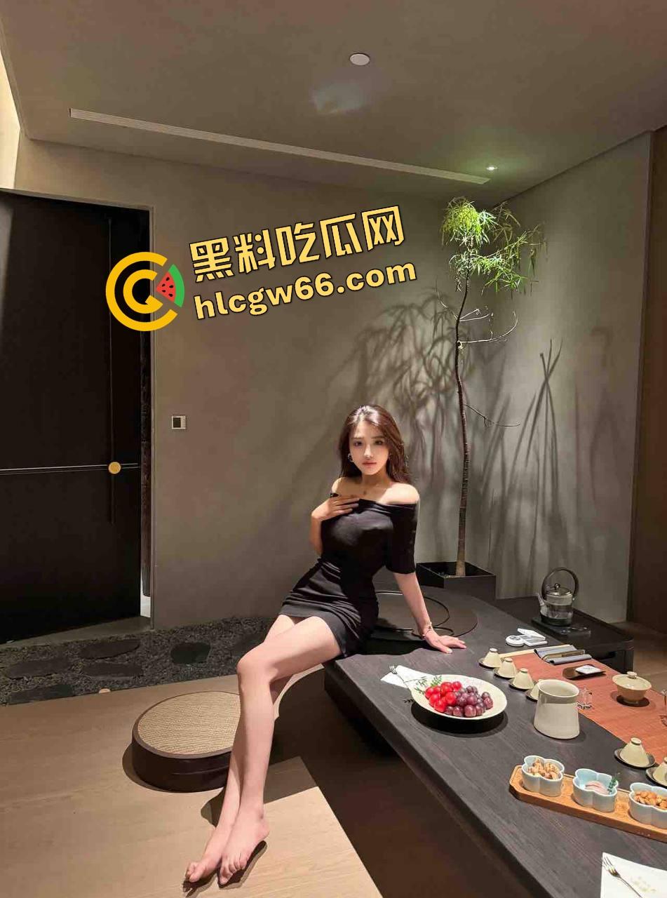 不怕女神骚，就怕女神会练腰，健身房女神『沐沐 』大奶水蛇腰操起来顶爆天花板，操起来腰比肉棒还灵活！  第2张