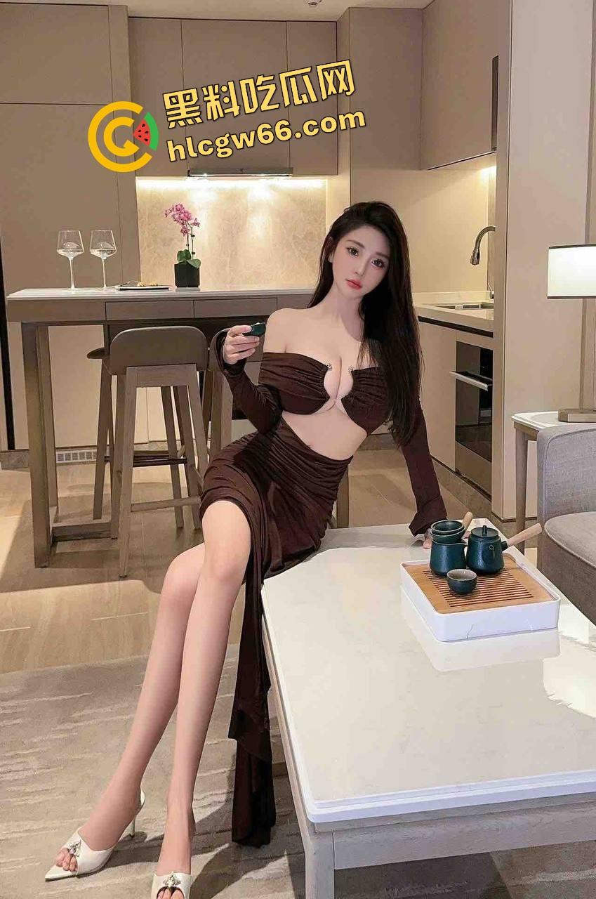 不怕女神骚，就怕女神会练腰，健身房女神『沐沐 』大奶水蛇腰操起来顶爆天花板，操起来腰比肉棒还灵活！  第3张