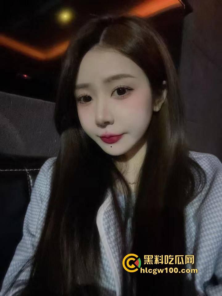 小伙久旱逢甘霖，半年库存喷成双线一朝爆发，跟他喵高压水枪一样，射精分叉喷到女友睁不开眼，这量太猛了别射了！  第1张