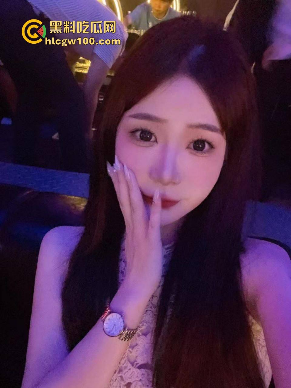 小伙久旱逢甘霖，半年库存喷成双线一朝爆发，跟他喵高压水枪一样，射精分叉喷到女友睁不开眼，这量太猛了别射了！  第3张