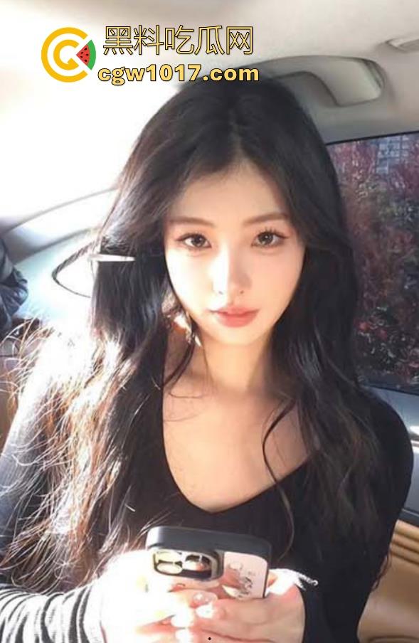 客厅大战骚逼姐姐，从抗拒到服从，虽然嘴上说着不要身体确很诚实，淫水早已泛滥，无套内射狠狠满足！  第1张