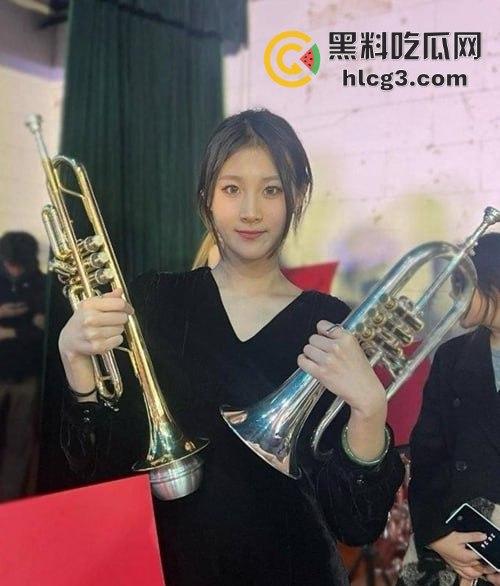 上海艺术学院极品反差校花『方卓威』颜值顶尖的纯欲女神被金主包养啪啪视频流出！  第3张