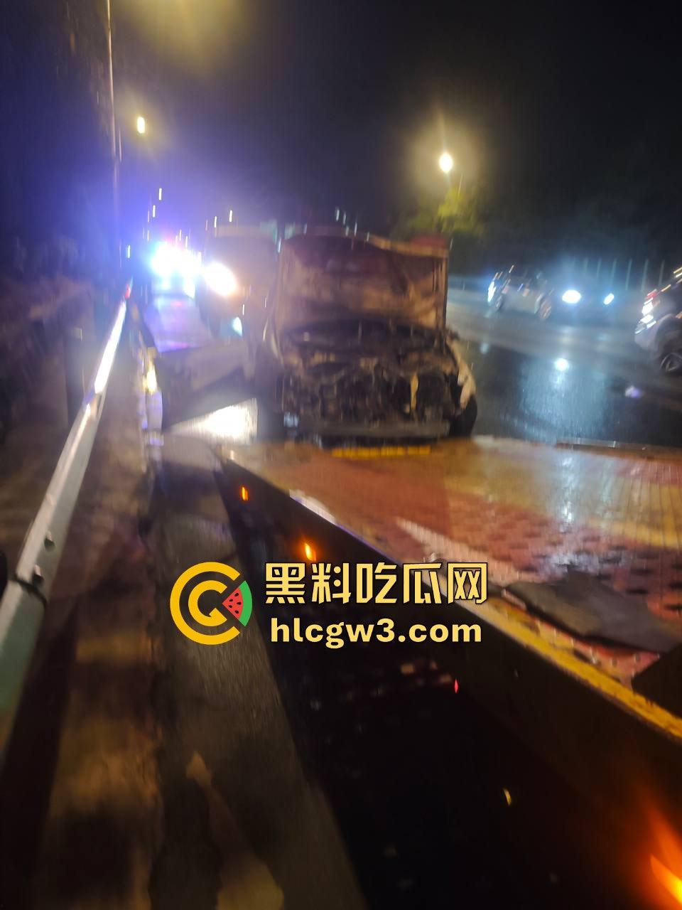 九江首辆紫色小米SU7遭遇车祸 电车安然无恙 油车烧成灰 雷总金字招牌造车没偷工减料！  第9张