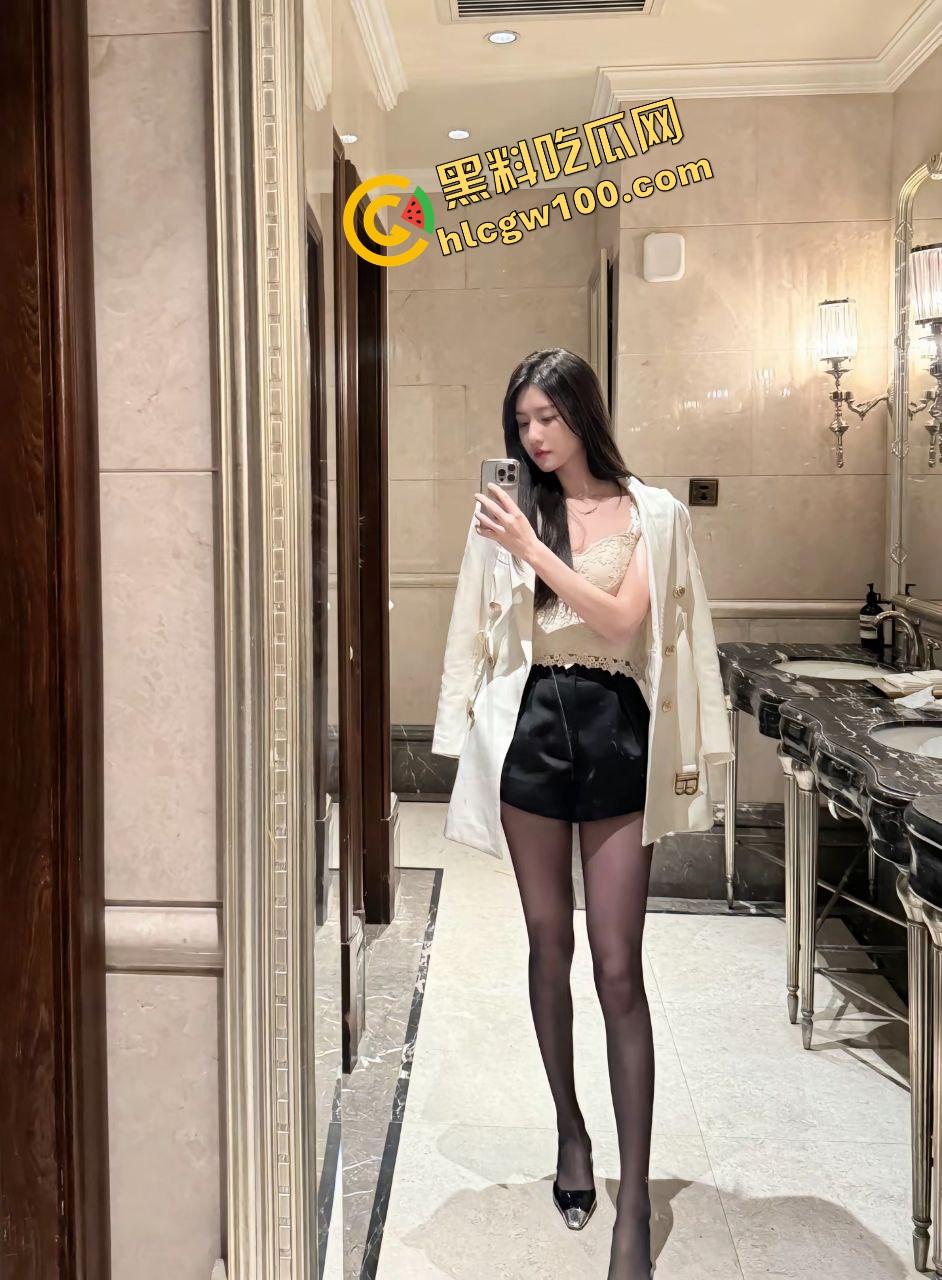 长春金融专校反差骚鸡【江敏】土豪砸钱包养，情趣黑丝后怼骚臀，化妆镜后入猛操娇喘！独家曝光！  第2张